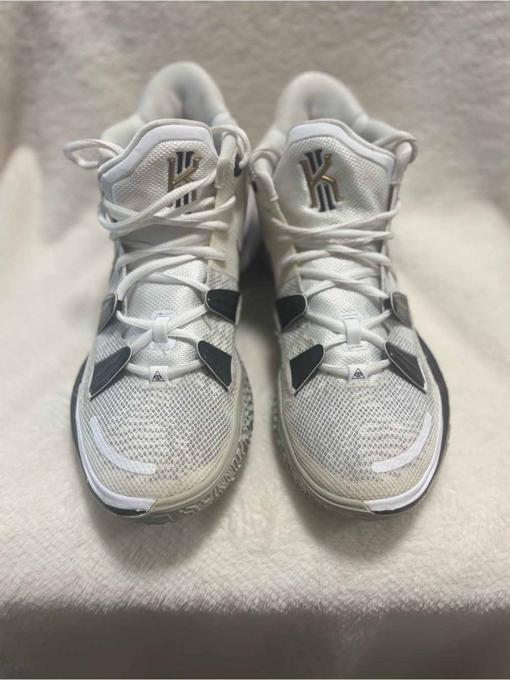 Nike Kyrie 7 "Rings" Mid Top Basketball Sneakers White/Black/Gold CQ9326-101
